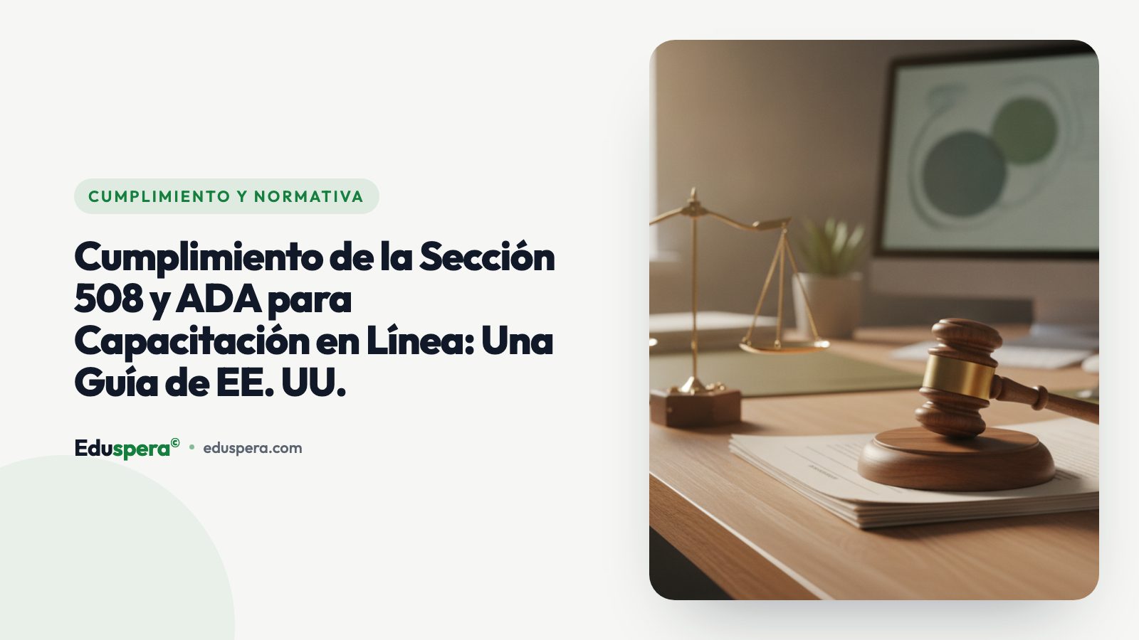 Una laptop en un escritorio con un entorno de oficina al estilo estadounidense, luz suave del día