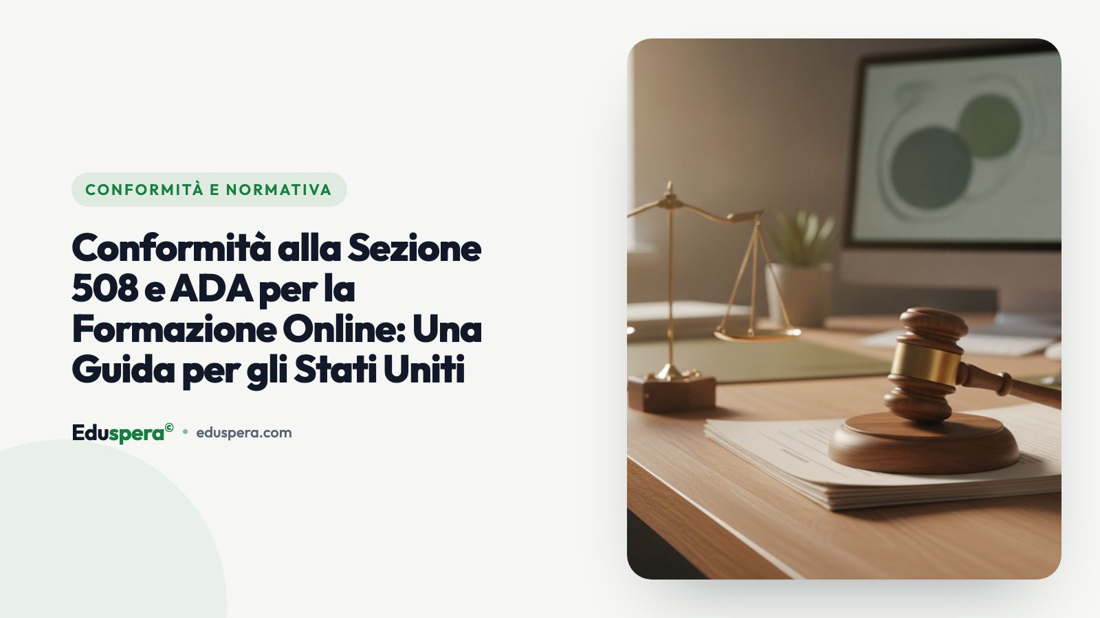 Un laptop su una scrivania con un ambiente d'ufficio in stile statunitense, luce diurna soffusa